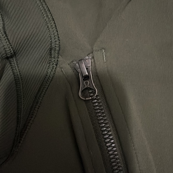 sweater - Picture 3 of 6